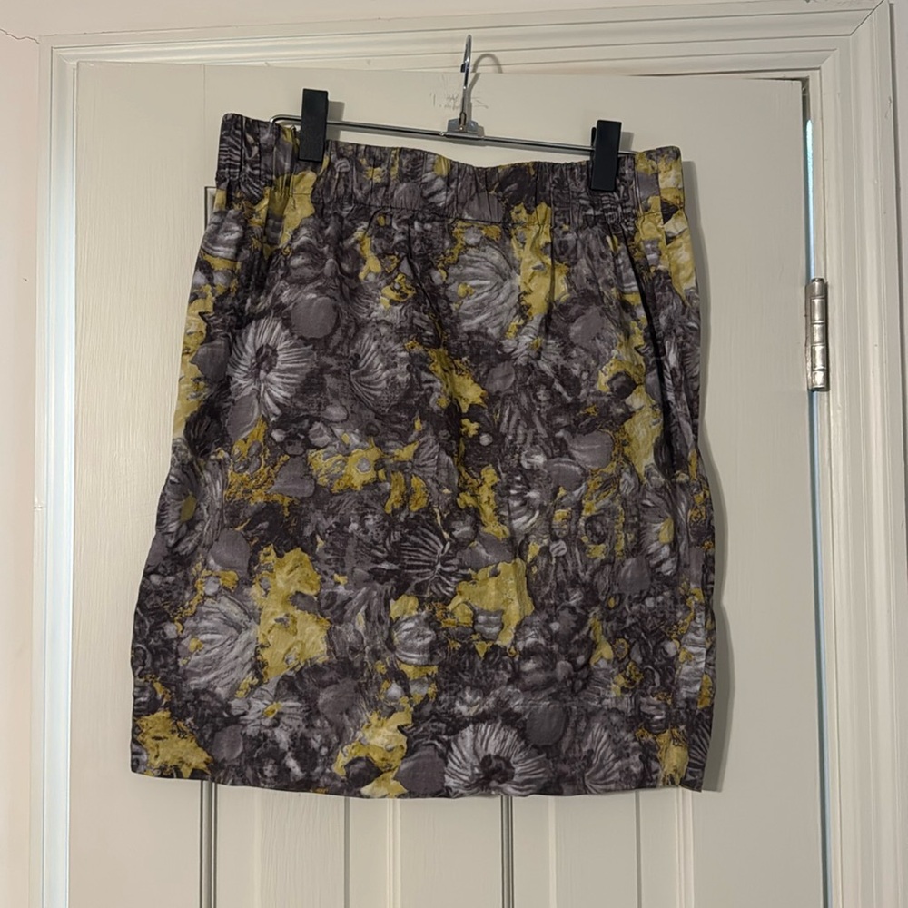 Talbots skirt. Grey and yellow. Size 10.